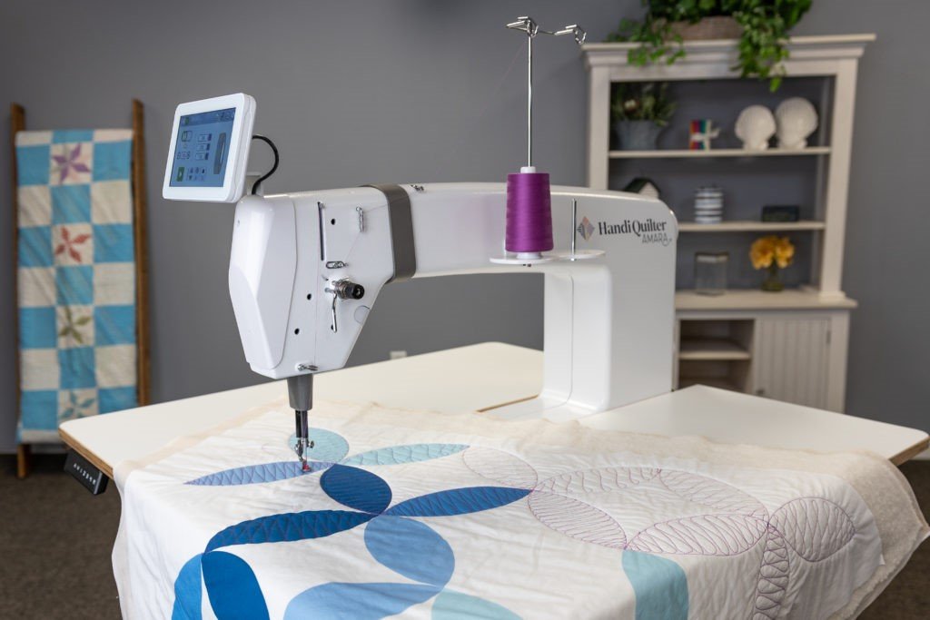 Handi Quilter - Amara ST With table